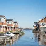 Bådhotel Harbour At Uitgeestermeer View