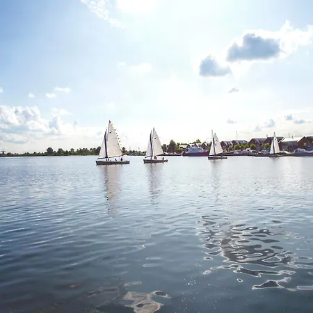 Botel Modern Houseboat With Air Conditioning Located In Marina Uitgeest