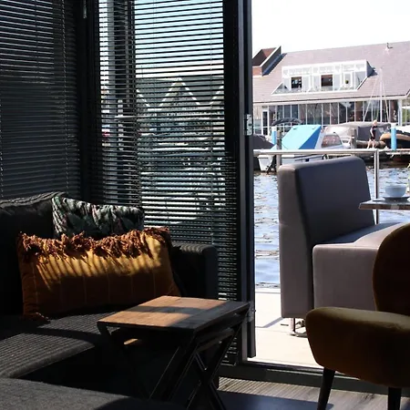 Modern Houseboat With Air Conditioning Located In Marina 3*