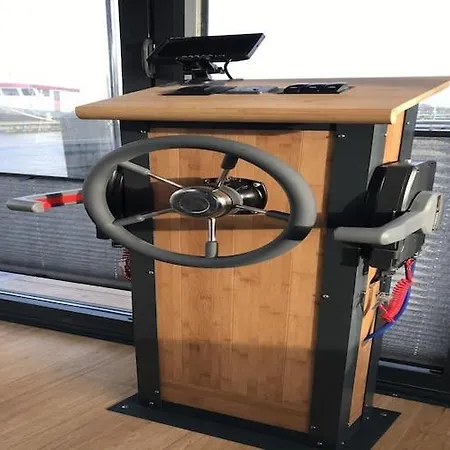 Harbour At Uitgeestermeer View Botel