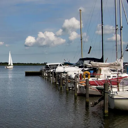 Modern Houseboat With Air Conditioning Located In Marina Botel 3*
