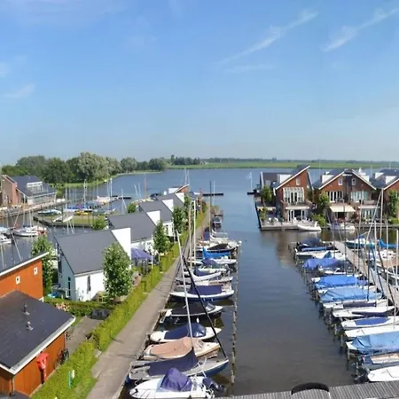 Botel Modern Houseboat With Air Conditioning Located In Marina Uitgeest