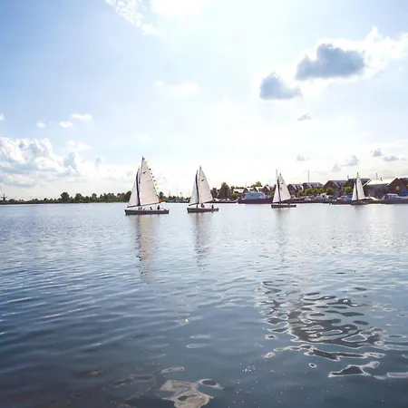 Modern Houseboat With Air Conditioning Located In Marina 3*