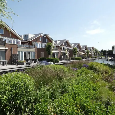 Harbour At Uitgeestermeer View Botel