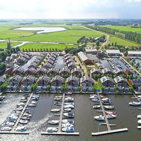 Botel Harbour At Uitgeestermeer View 3*