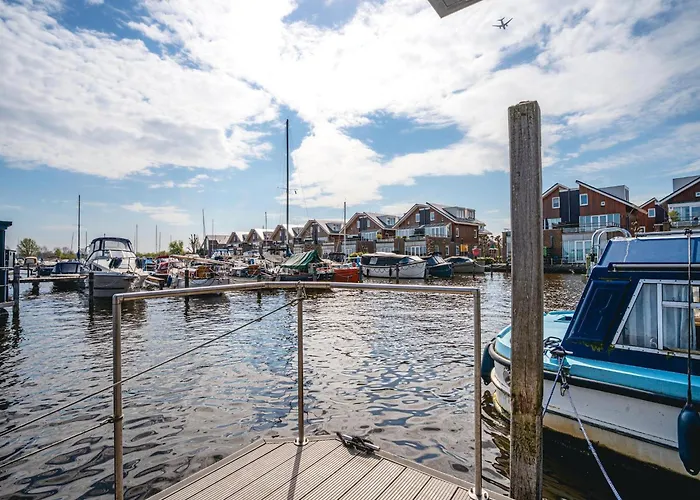 Båthotell Harbour At Uitgeestermeer View 3*