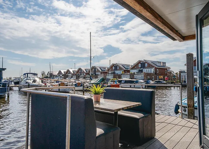 Båthotell Harbour At Uitgeestermeer View 3*