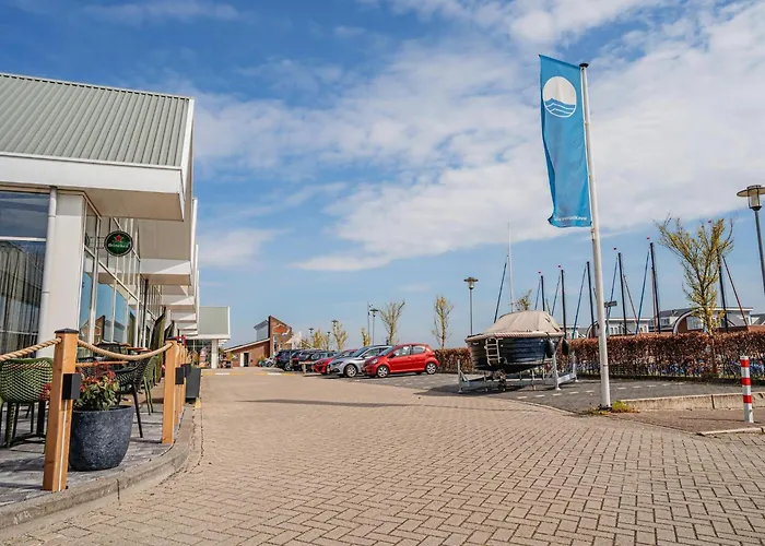 Harbour At Uitgeestermeer View Båthotell