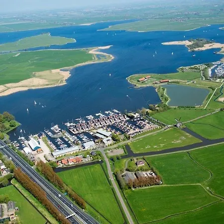 Modern Houseboat With Air Conditioning Located In Marina 3* Uitgeest